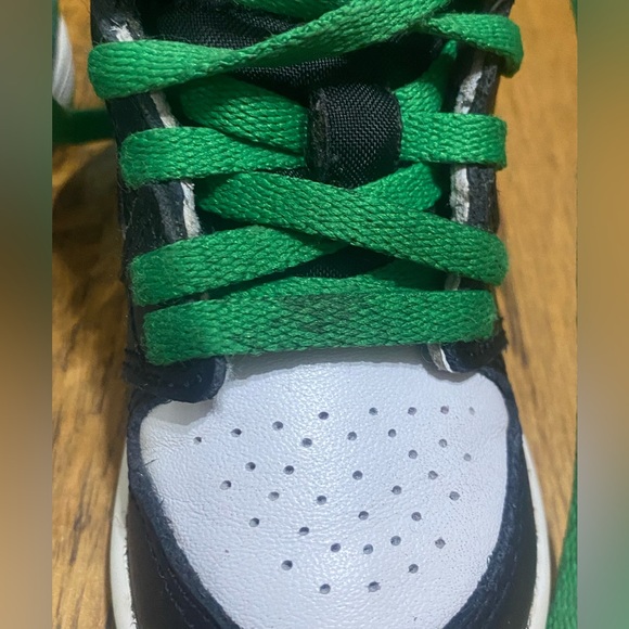 Nike Air Jordan 1 Retro High OG - Picture 3 of 8